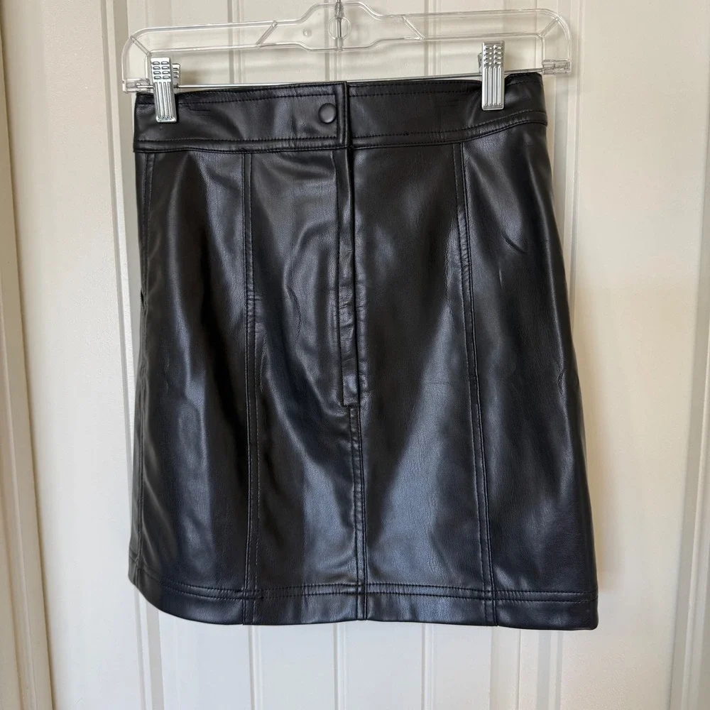 H&M Faux‎ Leather Mini Skirt Women Size 4 Black Excellent Pockets Edgy 07912930